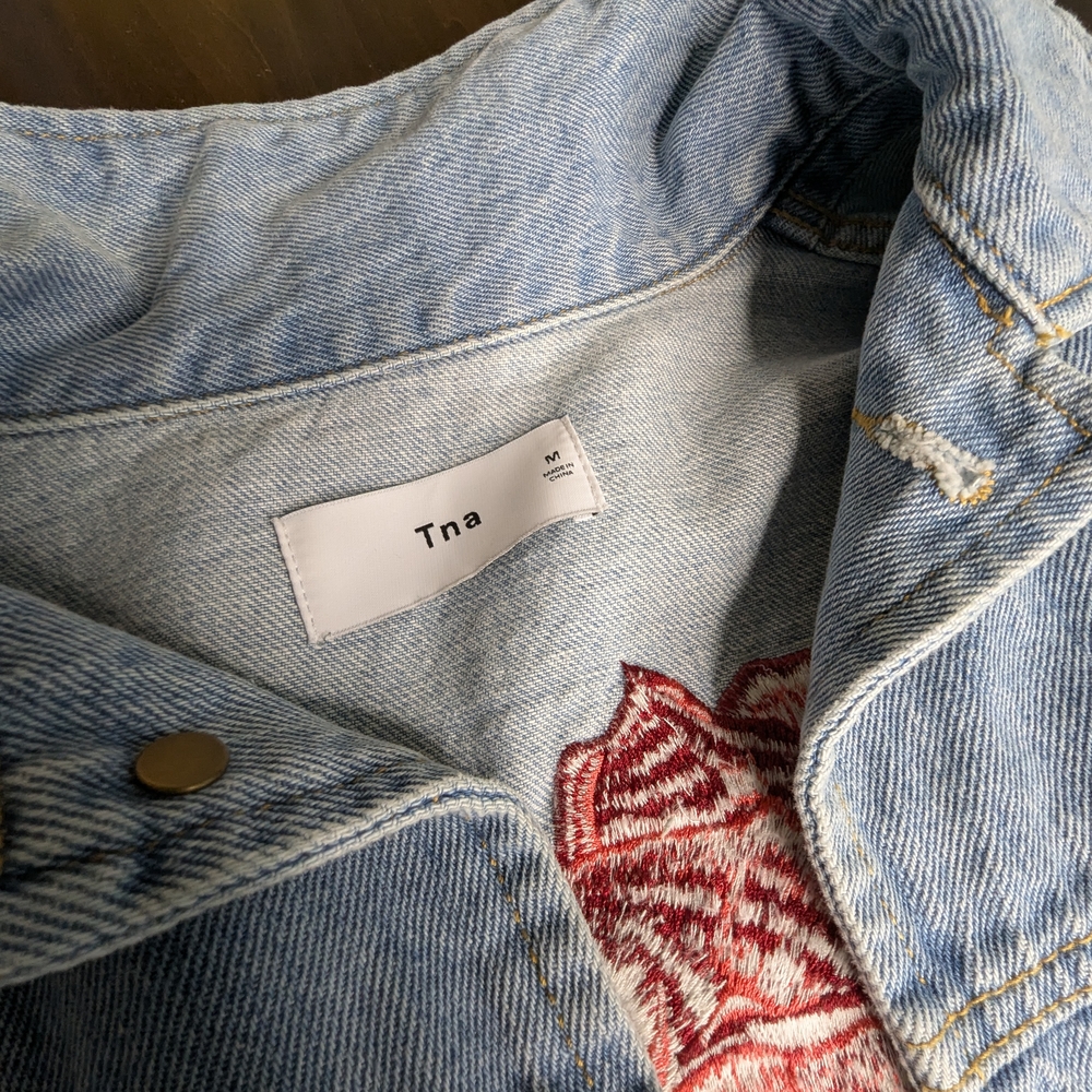 ARITZIA TNA Embroidered Rose Denim Jean Jacket, WOMENS Medium - Picture 8 of 16